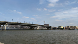 4月8日至9日，海口美兰国际机场迎来假期返程客流高峰